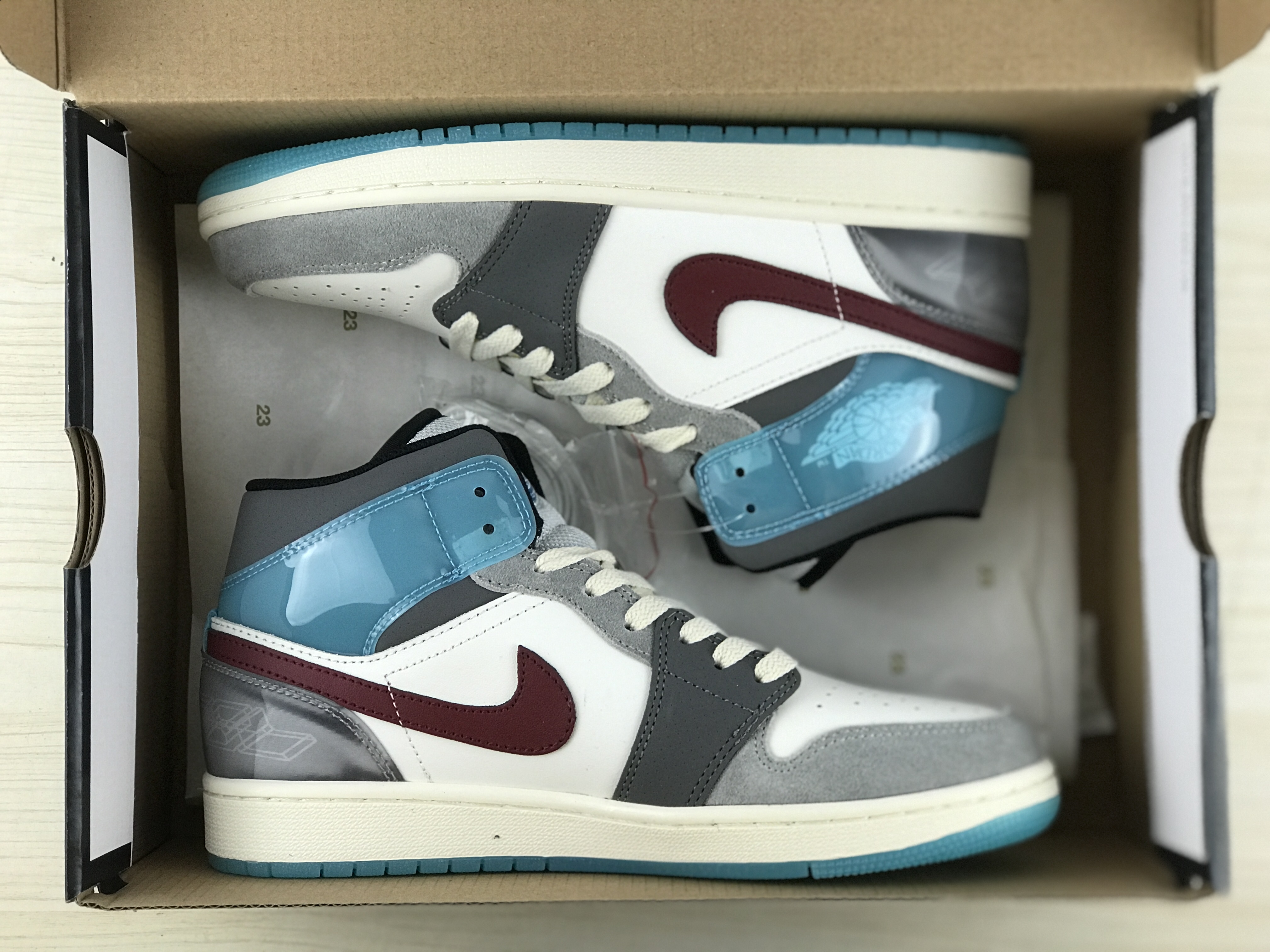 Air Jordan 1 Mid SE White ash Blue