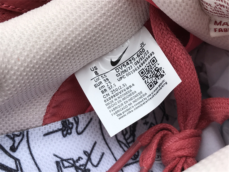 Nike SB Dunk Low “Adobe”