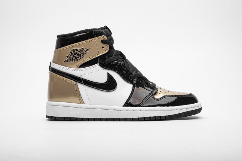 Air Jordan 1 Retro High OG “Gold Toe”