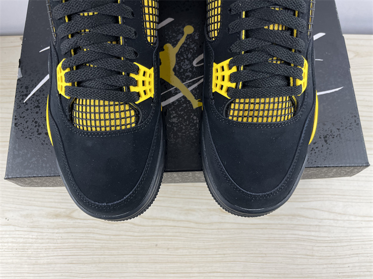 Air Jordan 4 Retro Thunder 2012
