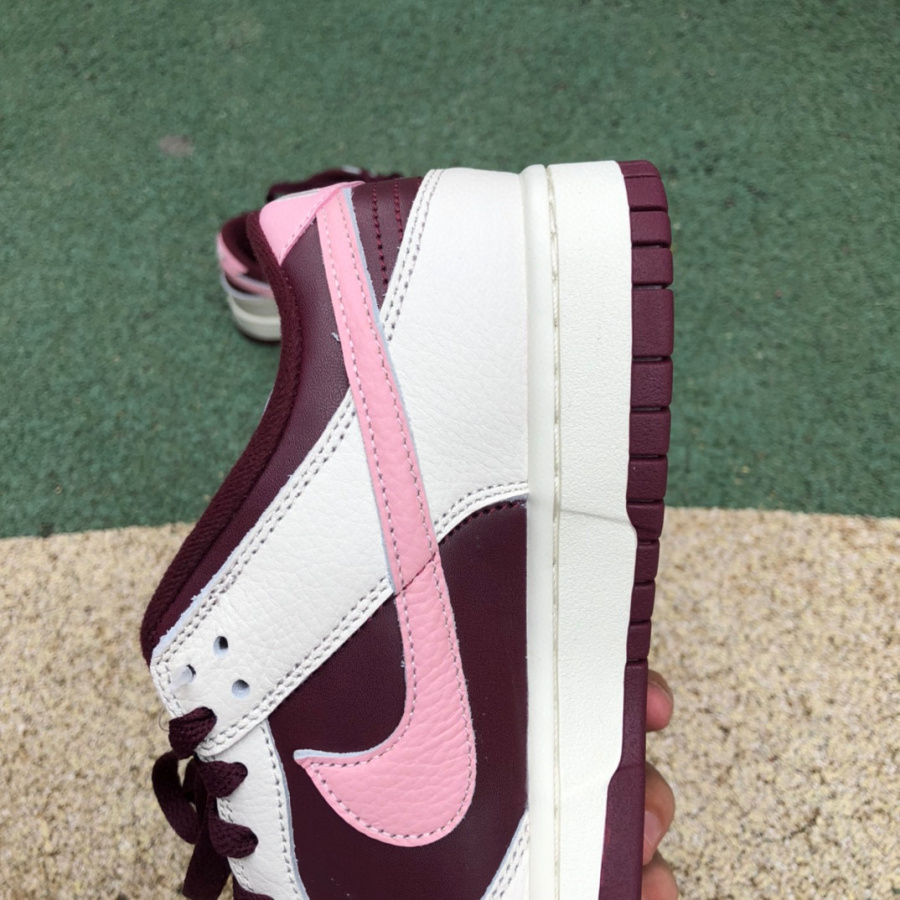 Nike Dunk Low Valentine's Day