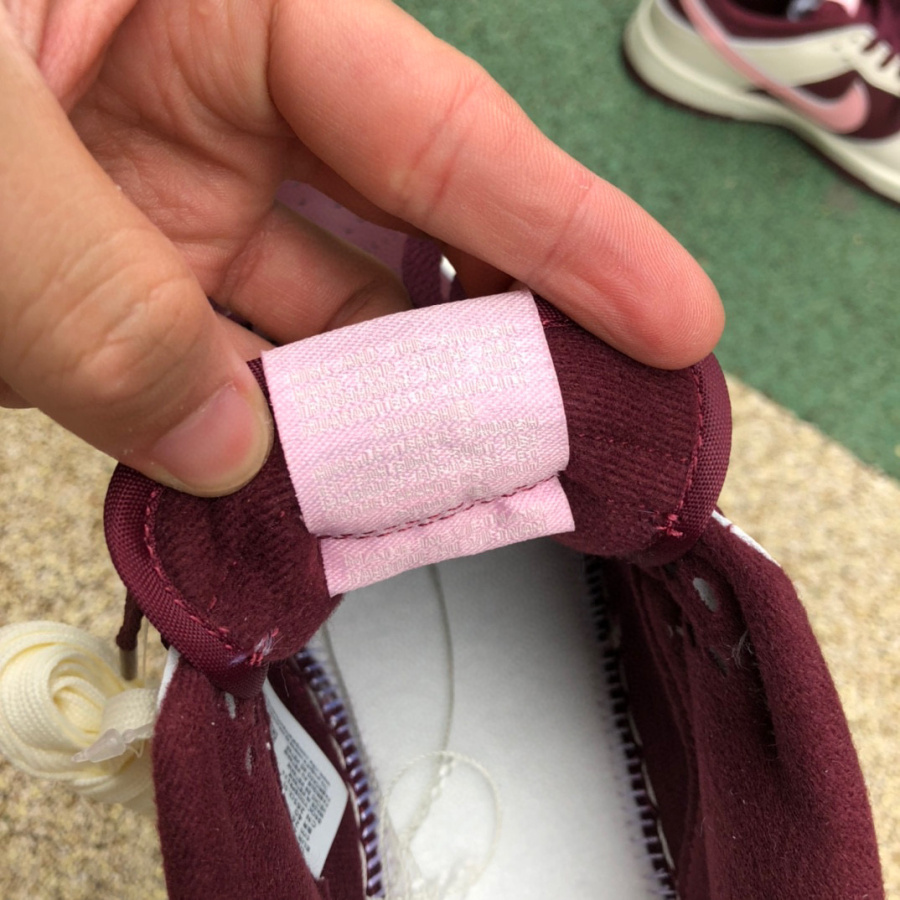 Nike Dunk Low Valentine's Day