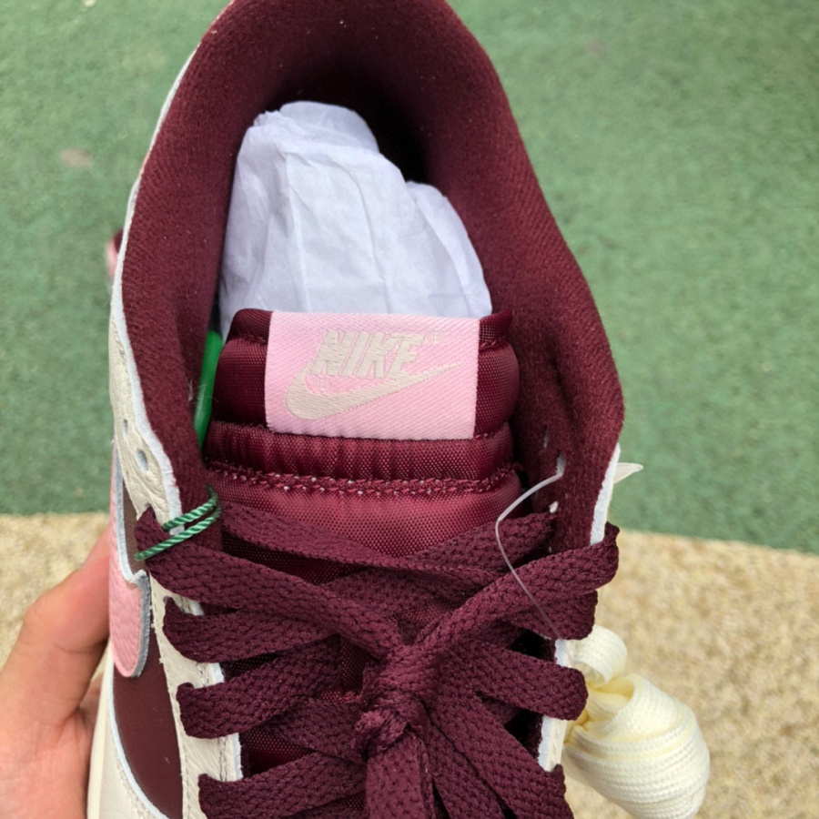 Nike Dunk Low Valentine's Day