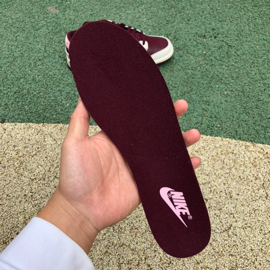 Nike Dunk Low Valentine's Day