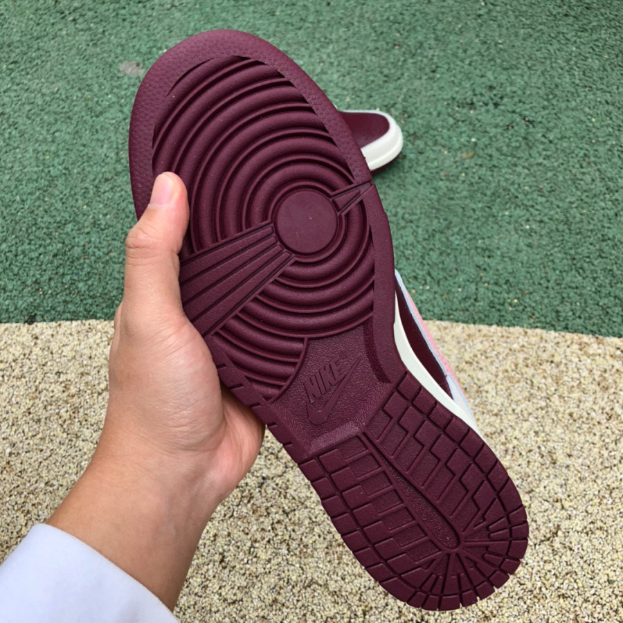 Nike Dunk Low Valentine's Day