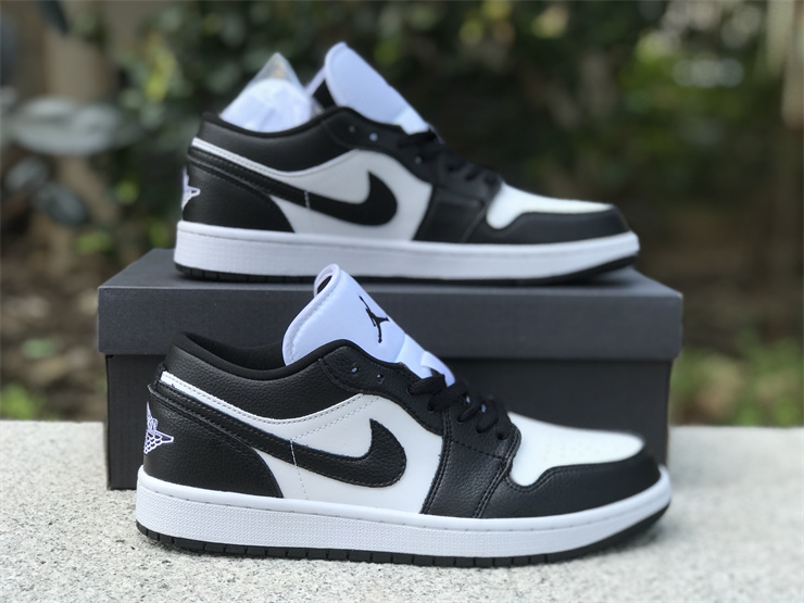 Air Jordan 1 Low WMNS “Panda”