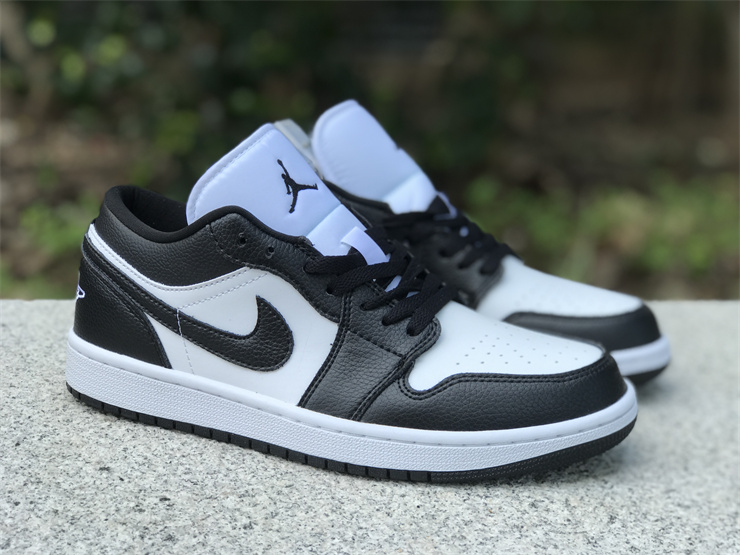 Air Jordan 1 Low WMNS “Panda”