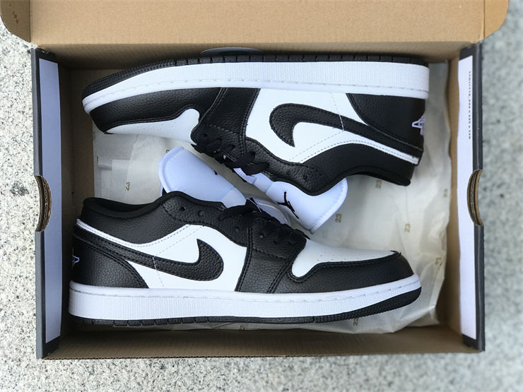Air Jordan 1 Low WMNS “Panda”