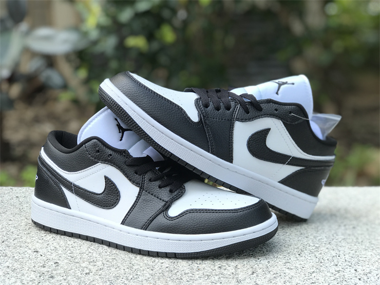 Air Jordan 1 Low WMNS “Panda”