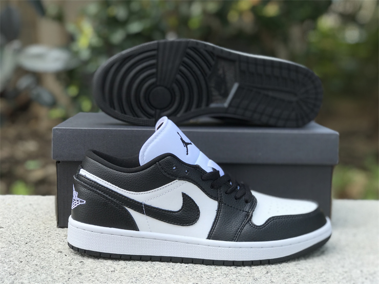 Air Jordan 1 Low WMNS “Panda”