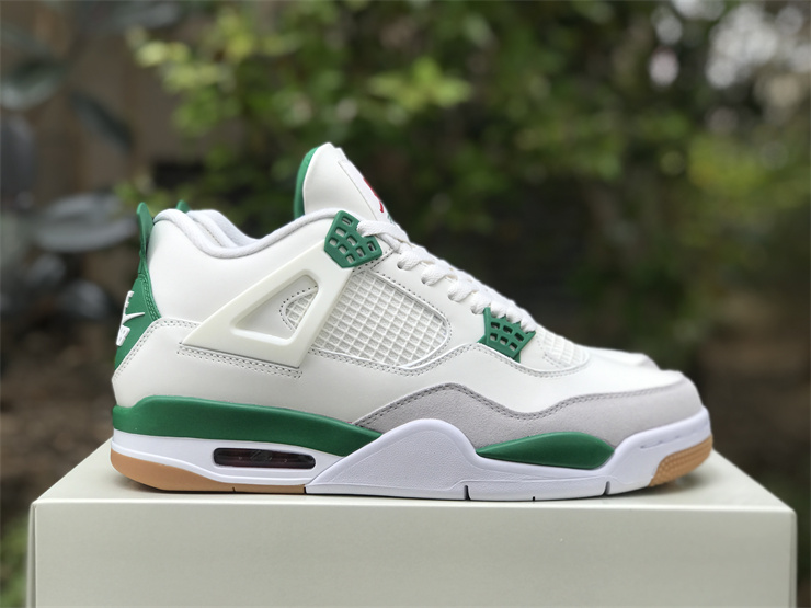 Air Jordan 4 “Pine Green”