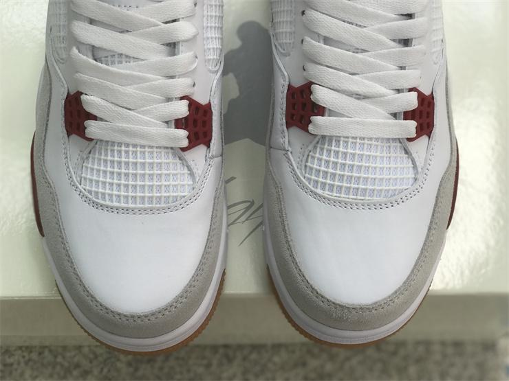 Air Jordan 4 in white and red