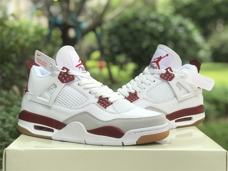 Air Jordan 4 in white and red
