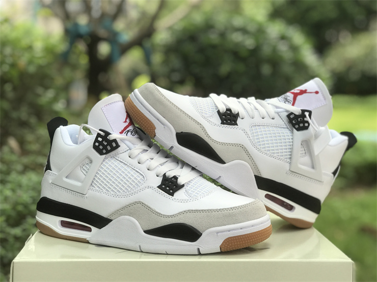Air Jordan 4 in white and black
