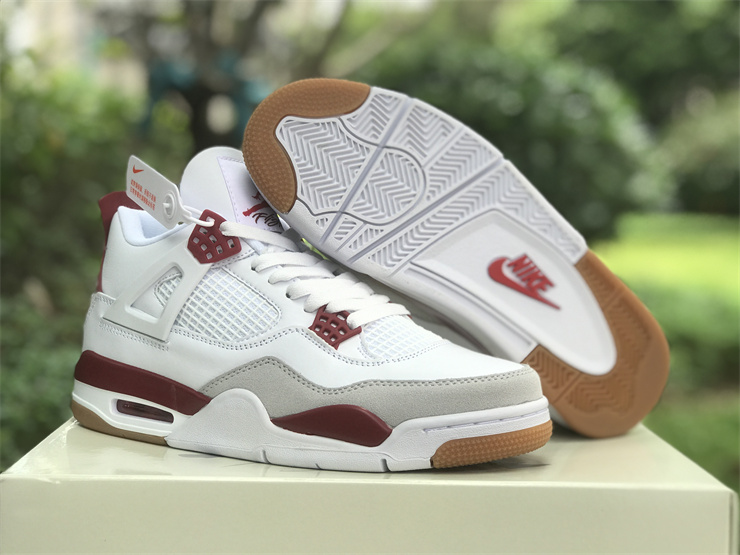 Air Jordan 4 in white and red