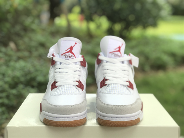 Air Jordan 4 in white and red