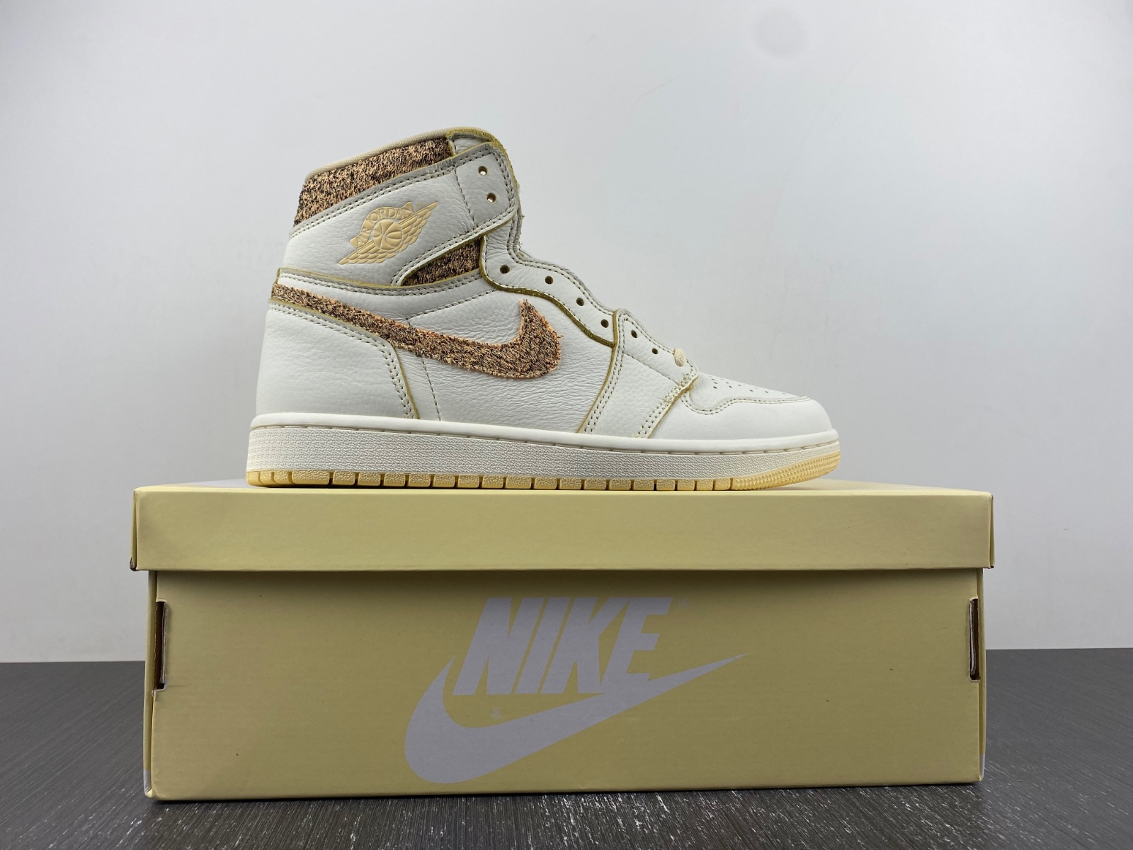 Air Jordan 1 High OG “Vibrations of Naija”