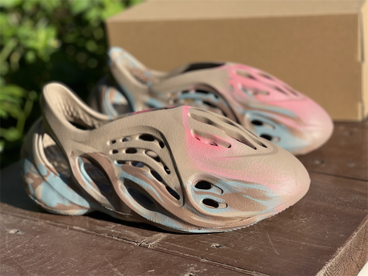 adidas Yeezy Foam Runner “MX Sand Grey”，GY3969