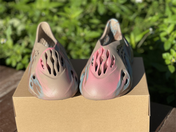 adidas Yeezy Foam Runner “MX Sand Grey”，GY3969