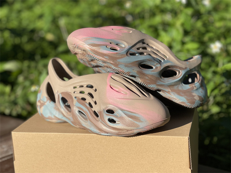 adidas Yeezy Foam Runner “MX Sand Grey”，GY3969