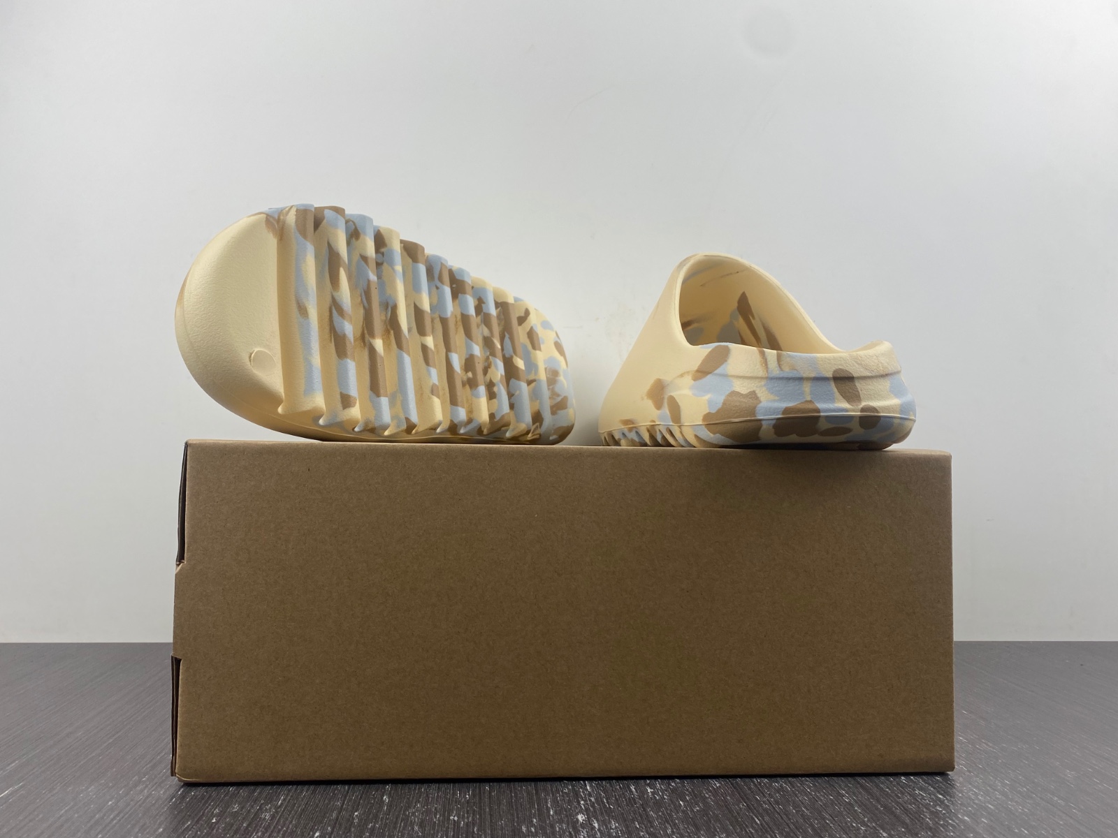 YEEZY SLIDE Yellow camo，GW1932