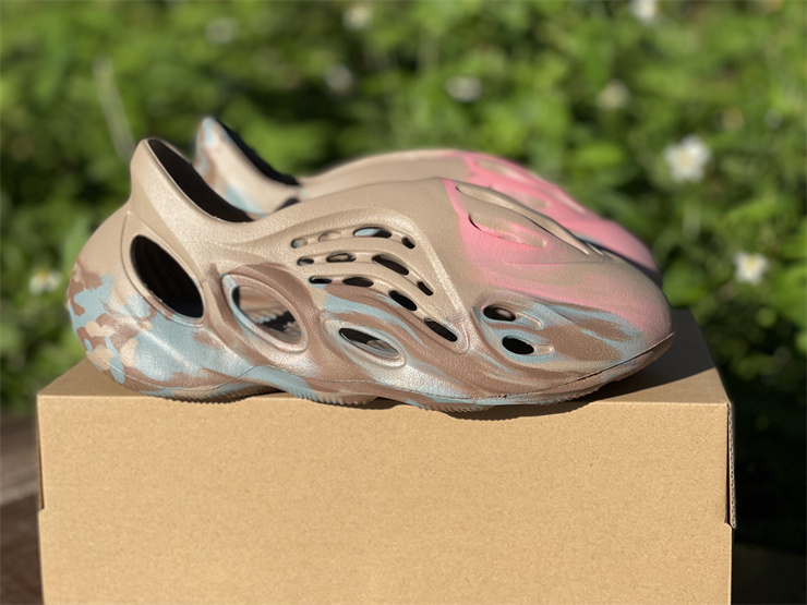 adidas Yeezy Foam Runner “MX Sand Grey”，GY3969