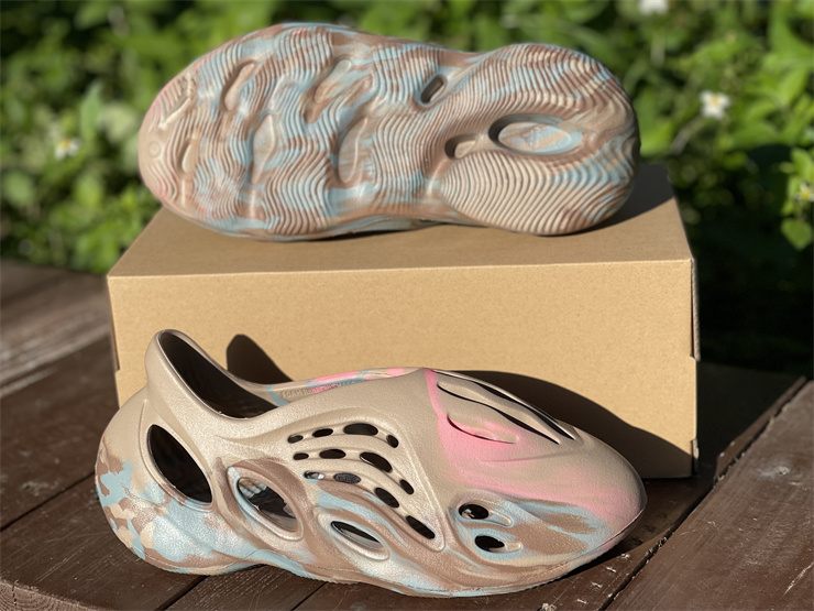 adidas Yeezy Foam Runner “MX Sand Grey”，GY3969