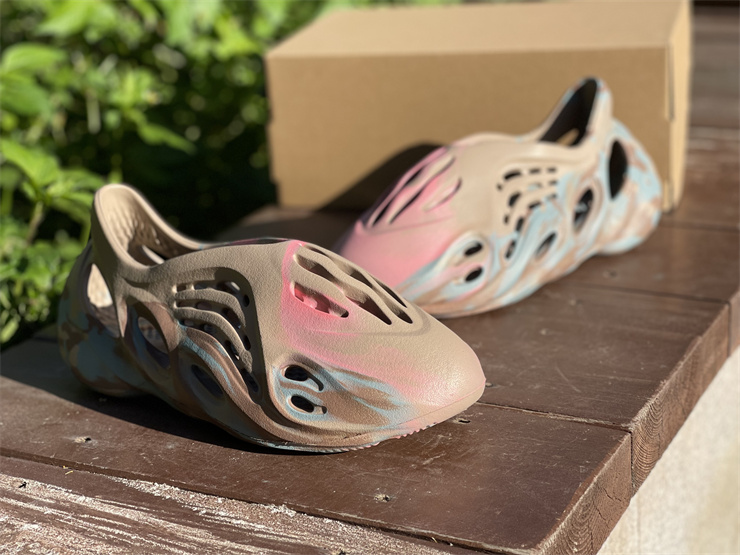 adidas Yeezy Foam Runner “MX Sand Grey”，GY3969