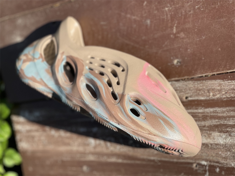 adidas Yeezy Foam Runner “MX Sand Grey”，GY3969