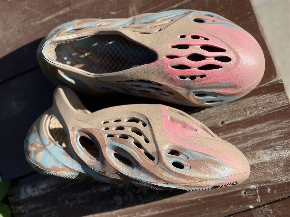 adidas Yeezy Foam Runner “MX Sand Grey”，GY3969