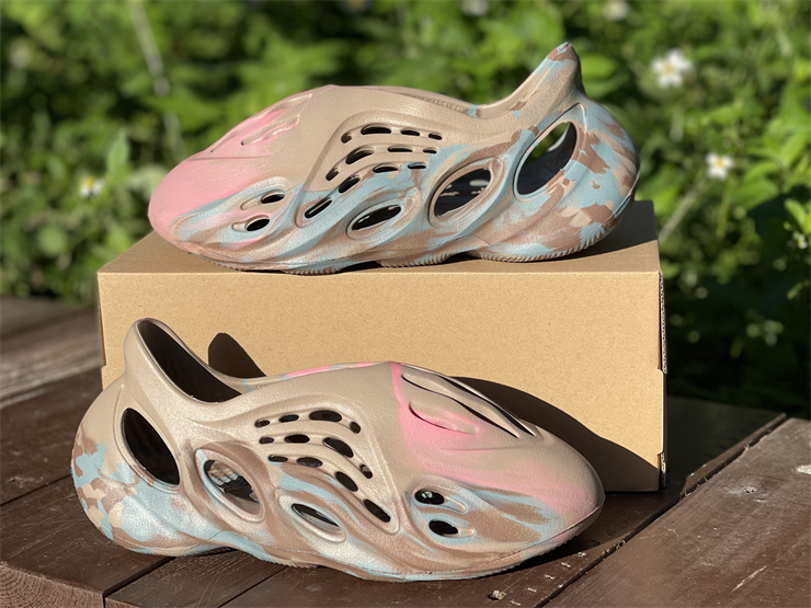 adidas Yeezy Foam Runner “MX Sand Grey”，GY3969