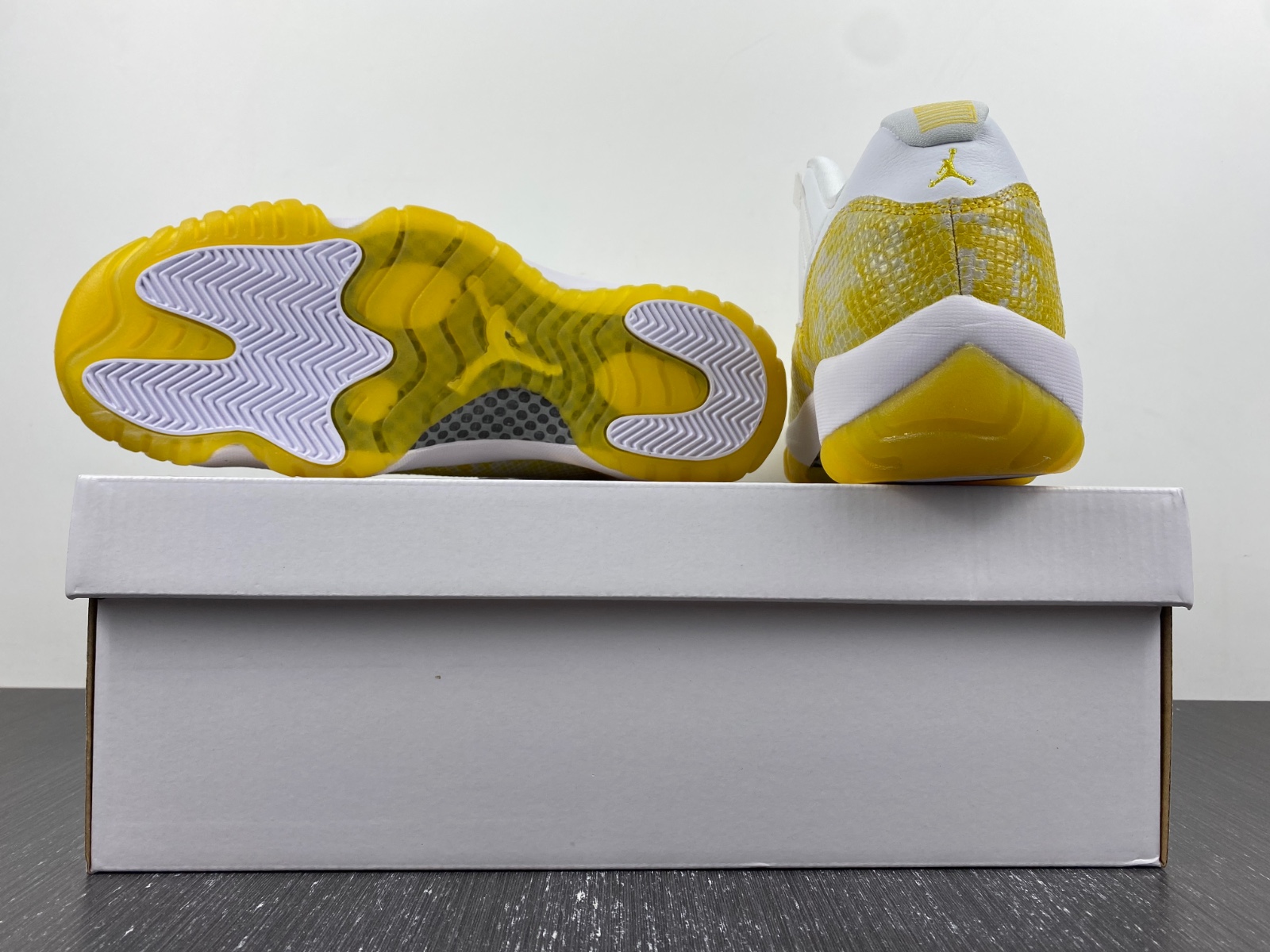 Air Jordan 11 Low WMNS “Yellow Snakeskin”