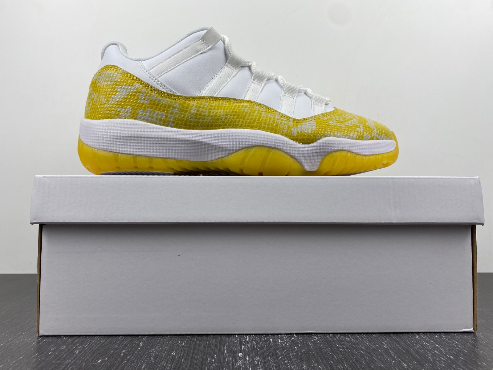 Air Jordan 11 Low WMNS “Yellow Snakeskin”