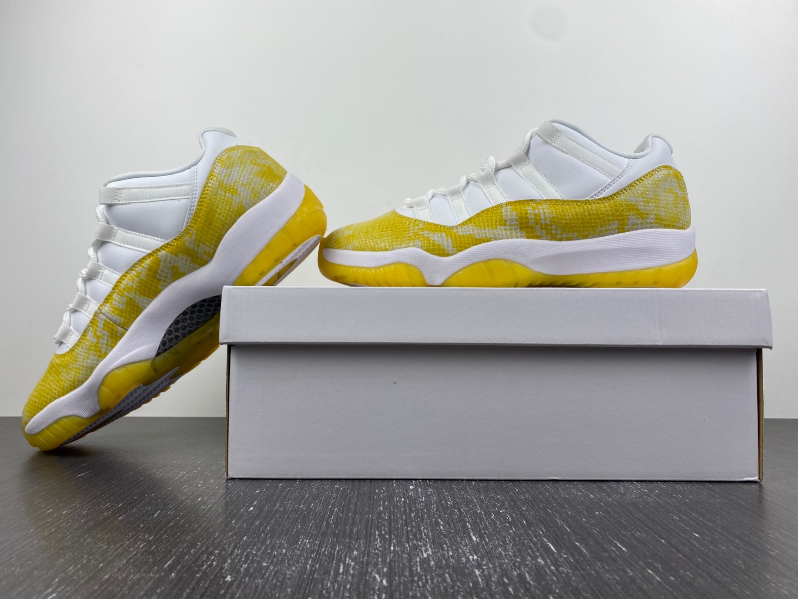Air Jordan 11 Low WMNS “Yellow Snakeskin”