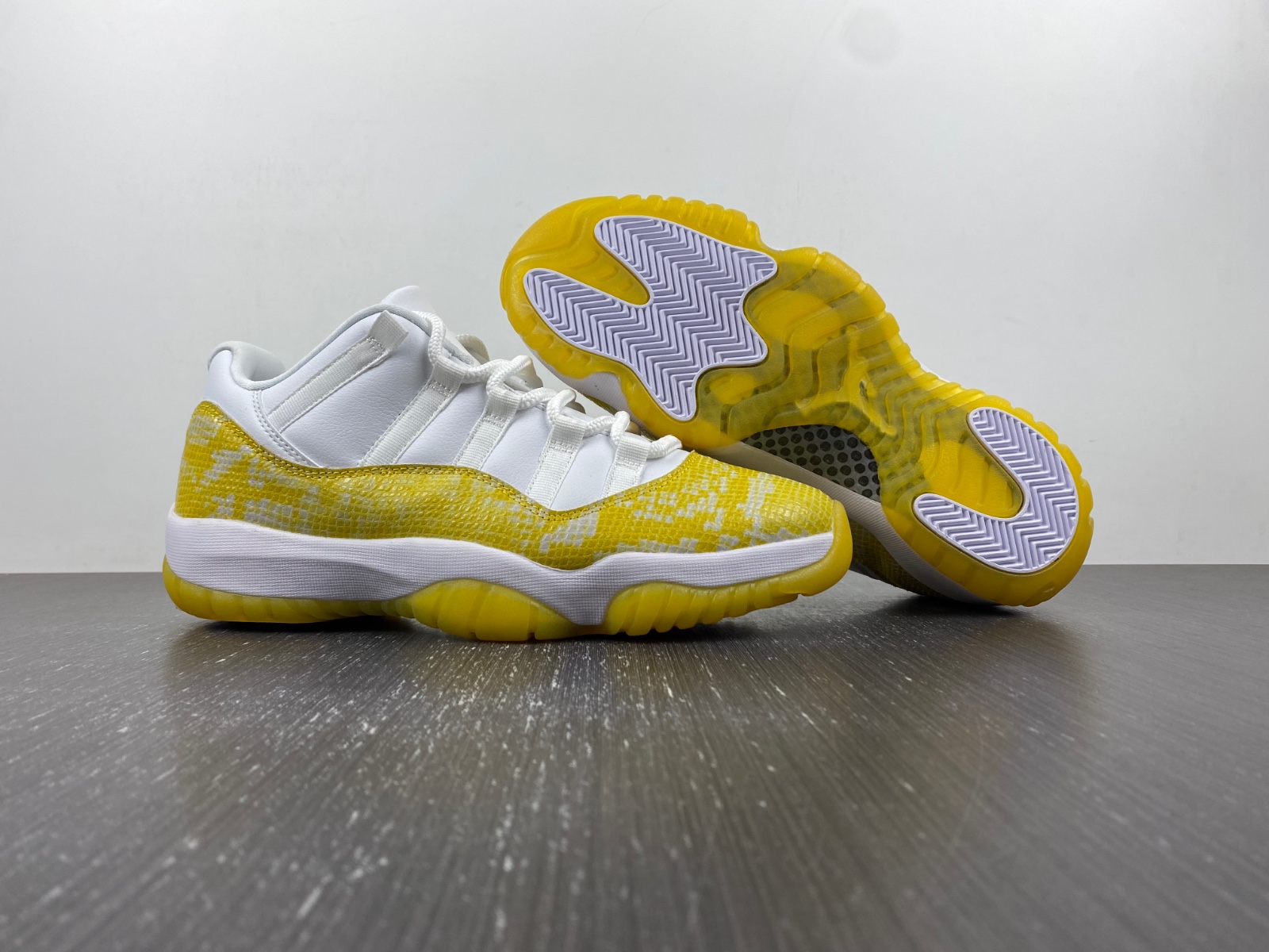 Air Jordan 11 Low WMNS “Yellow Snakeskin”