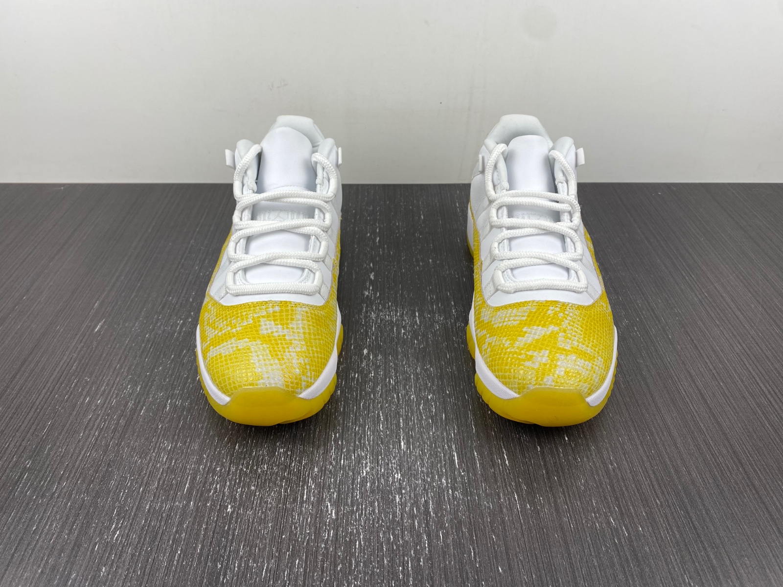Air Jordan 11 Low WMNS “Yellow Snakeskin”