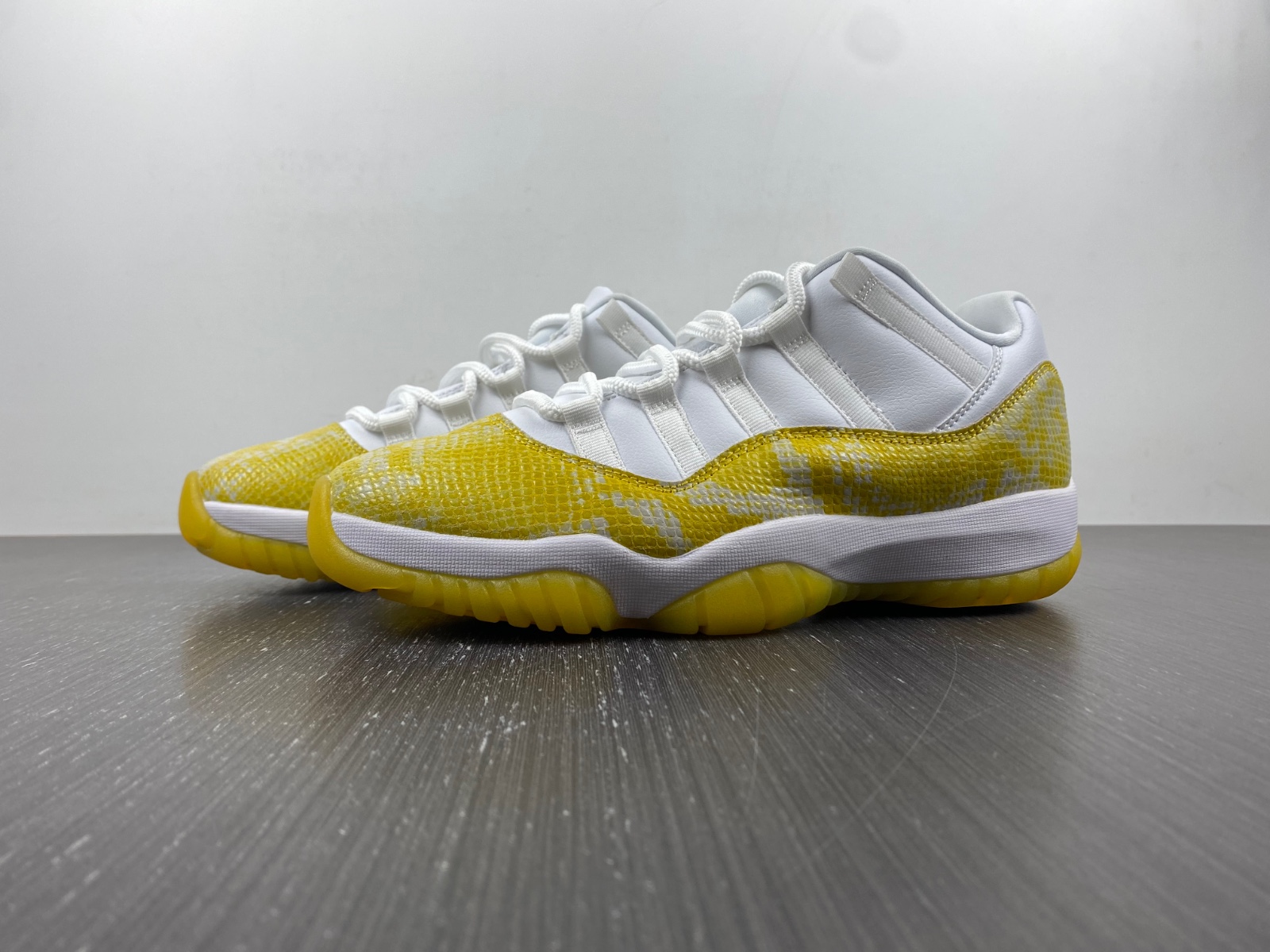 Air Jordan 11 Low WMNS “Yellow Snakeskin”
