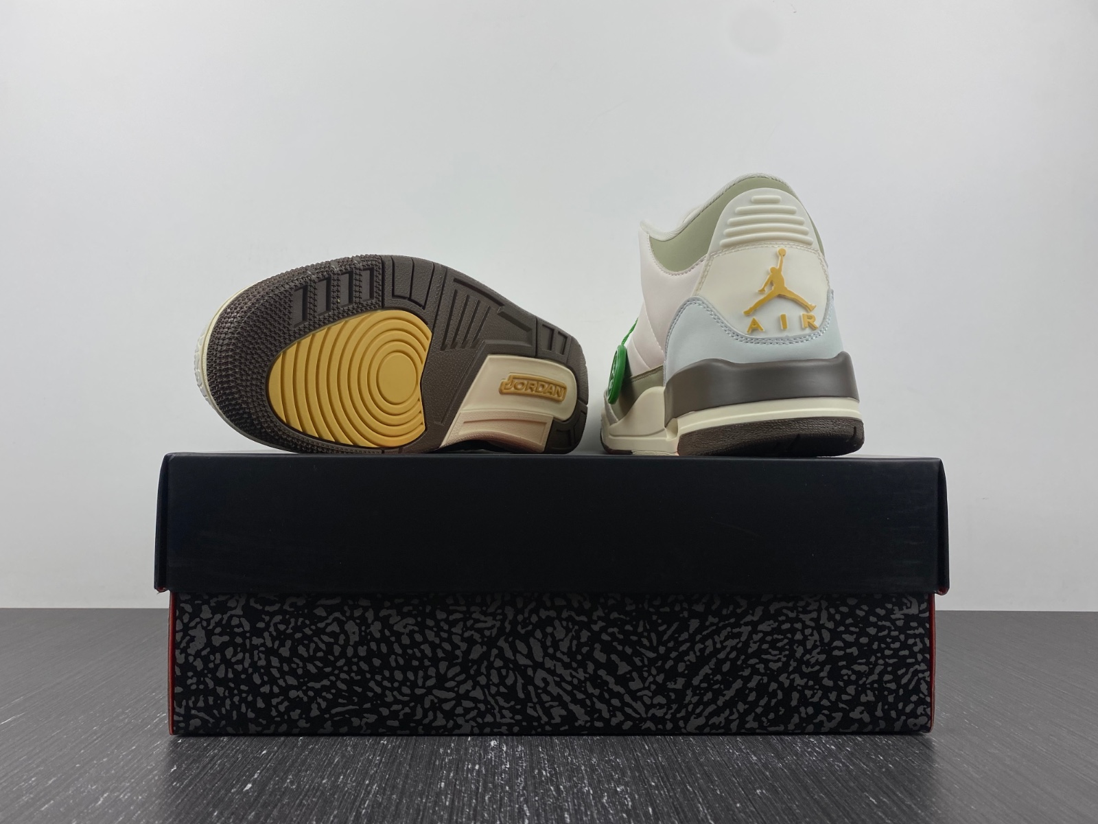 Air Jordan 3 White brown-green