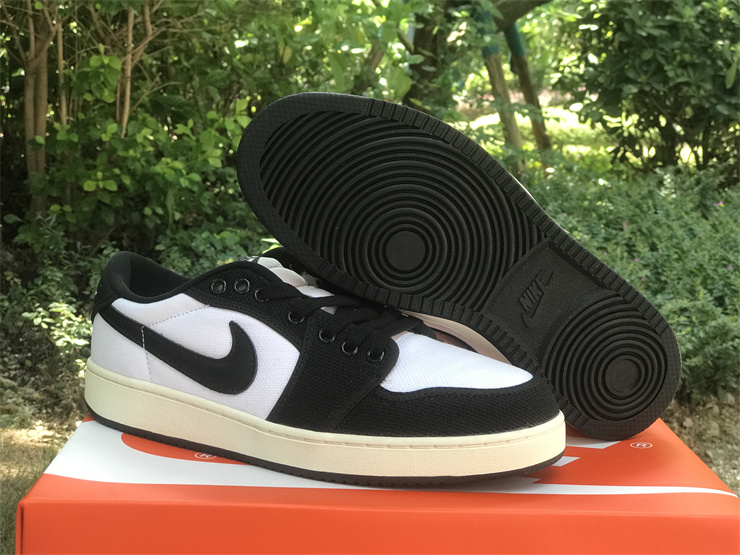 Air Jordan 1 KO Low black and white