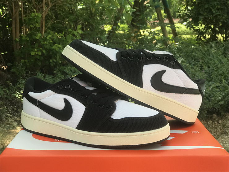 Air Jordan 1 KO Low black and white