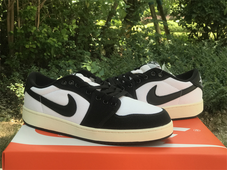 Air Jordan 1 KO Low black and white