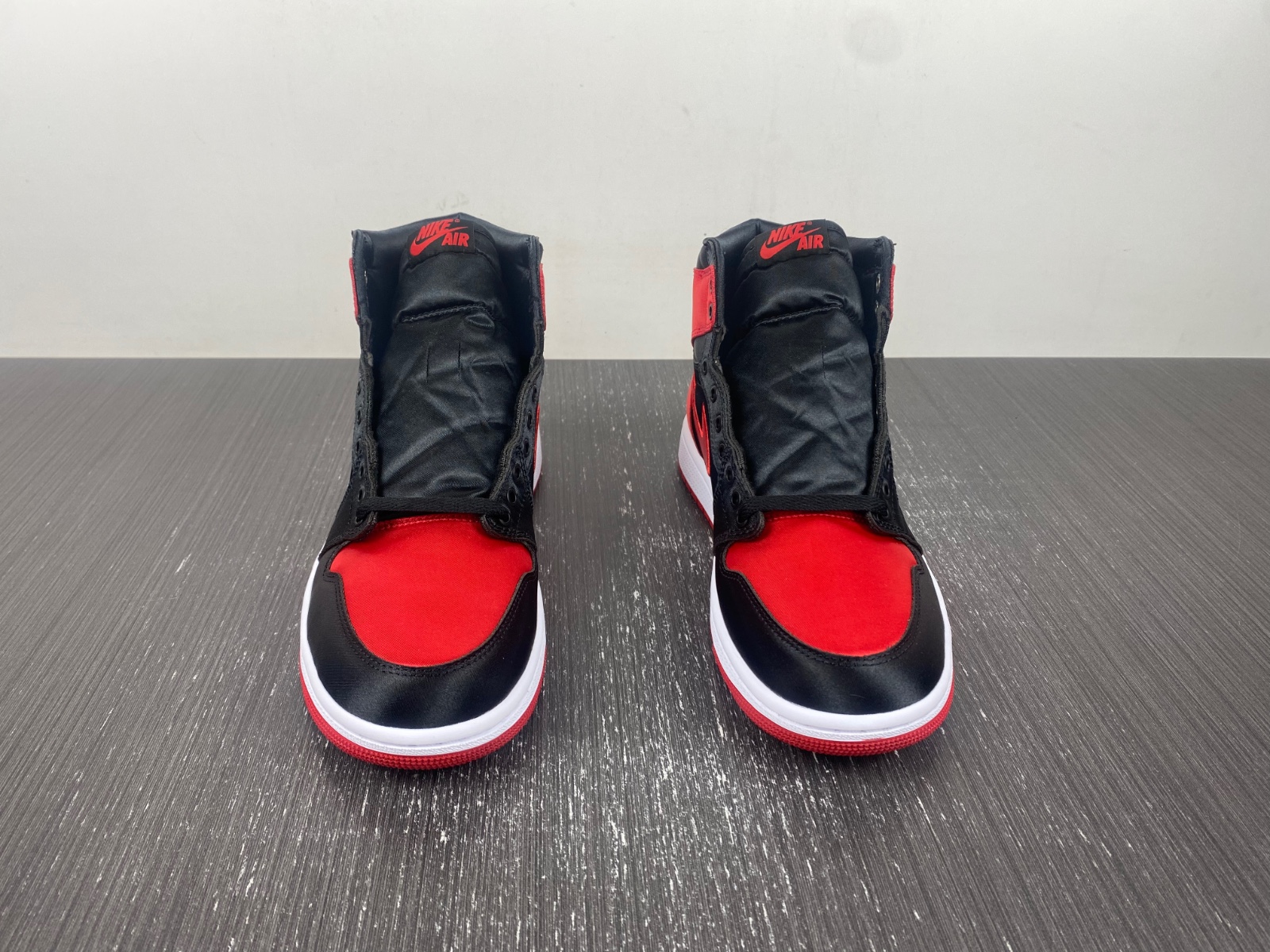 Air Jordan 1 High OG WMNS “Satin Bred”
