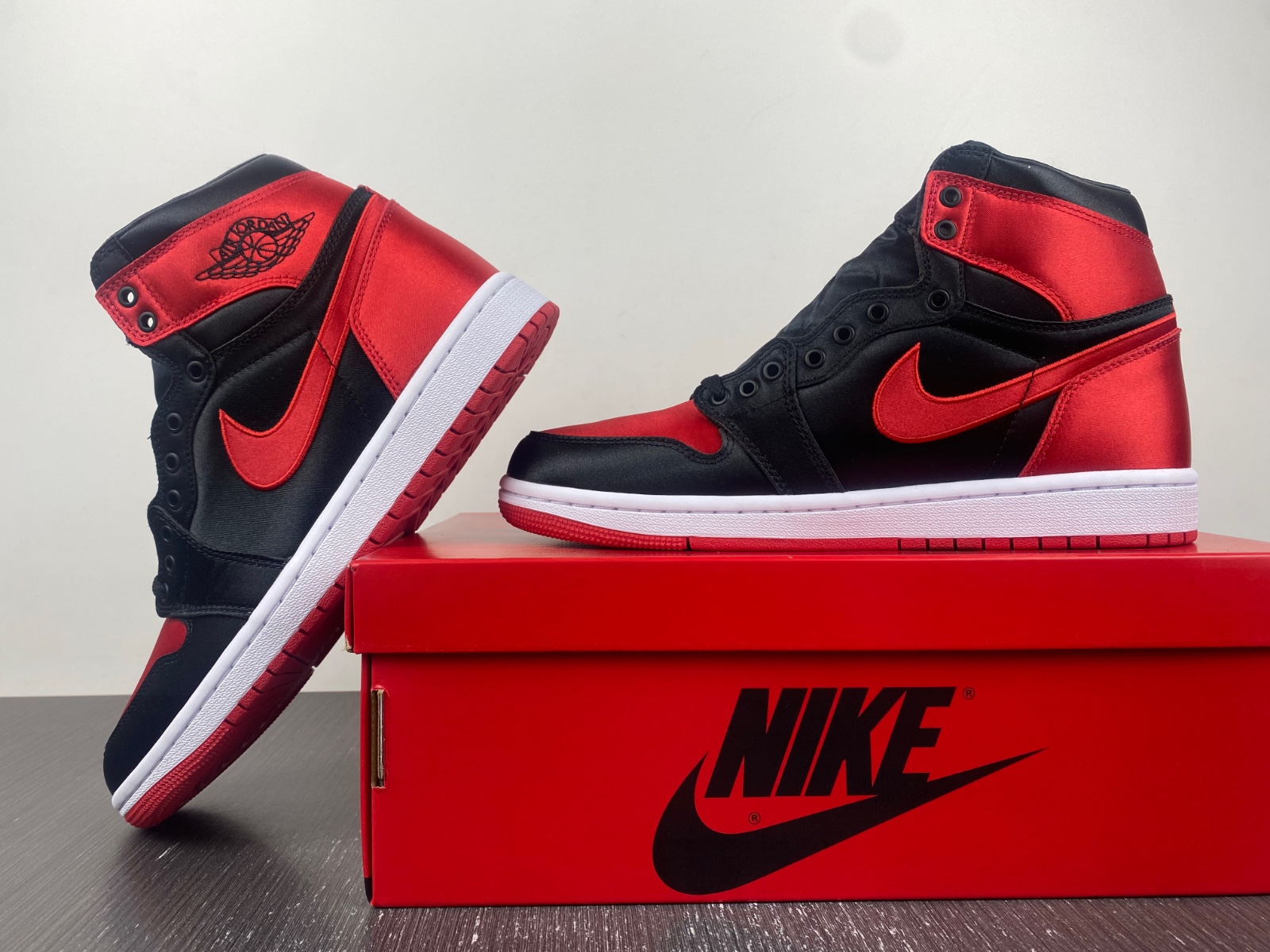 Air Jordan 1 High OG WMNS “Satin Bred”