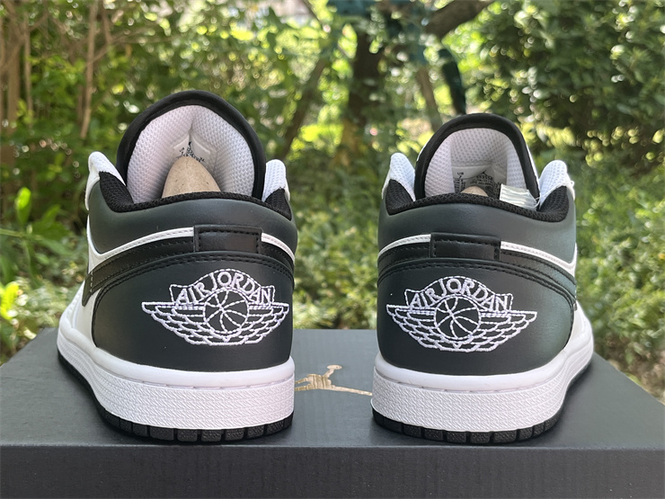 Air Jordan 1 Low black and white