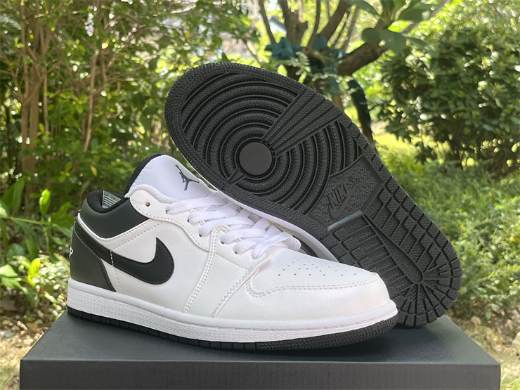 Air Jordan 1 Low black and white