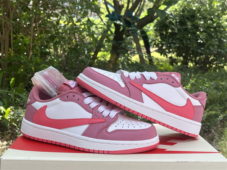 Travis Scott x Air Jordan 1 Low white powder back hook