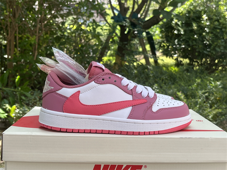 Travis Scott x Air Jordan 1 Low white powder back hook