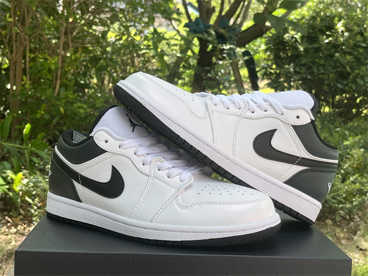 Air Jordan 1 Low black and white
