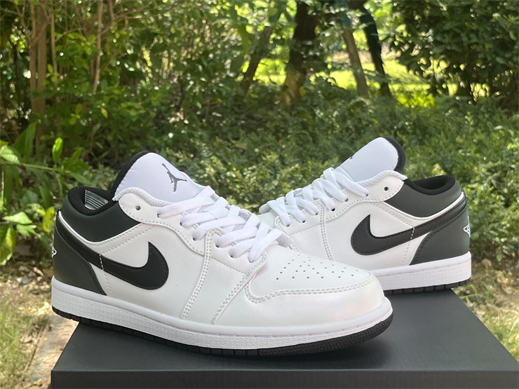 Air Jordan 1 Low black and white
