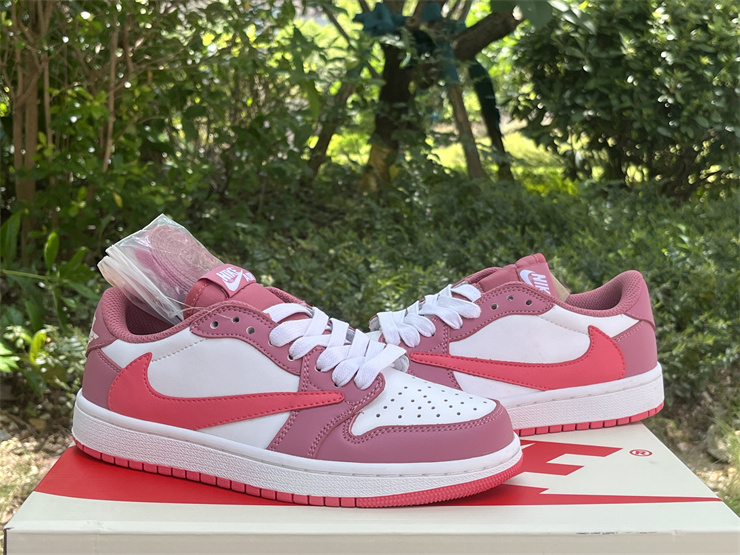 Travis Scott x Air Jordan 1 Low white powder back hook